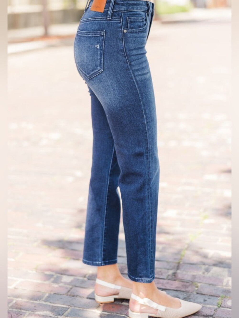 Hidden High Rise Tracey Straight Jean in Medium Blue Wash Women's Size 26 - Picture 2 of 10